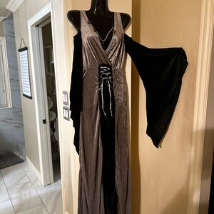 Black and Silver Medieval costume. Oven shoulder with long black sleeves.